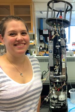 VIMS professor Juliette Smith prepares her cytobot for deployment in the York River. © L. Gomez/VIMS.