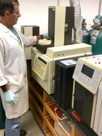 VIMS scientist George Vadas analyzes Kepone using a gas chromatograph.