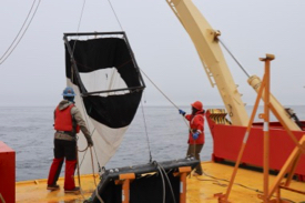 Steinberg (R) and Marine Technician Josh Mitchell retrieve a plankton net from the icy waters of the Southern Ocean along the Antarctic Peninsula. © P. Thibodeau/VIMS.