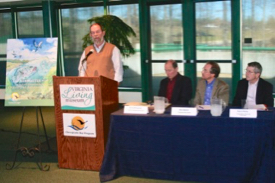 Hershner speaks to assembled reporters during a 2013 press conference to announce the release of the Bay Program's annual "Bay Barometer." © D. Malmquist.