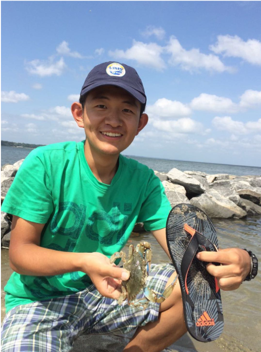 Fei Da with a blue crab and flip flop