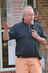 Peninsula AGC member Bill Walsh speaks to attendees at the Mermaid Cup.