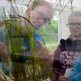 Grad student A.J. Johnson talks seageass with a visitor during Marine Science Day.